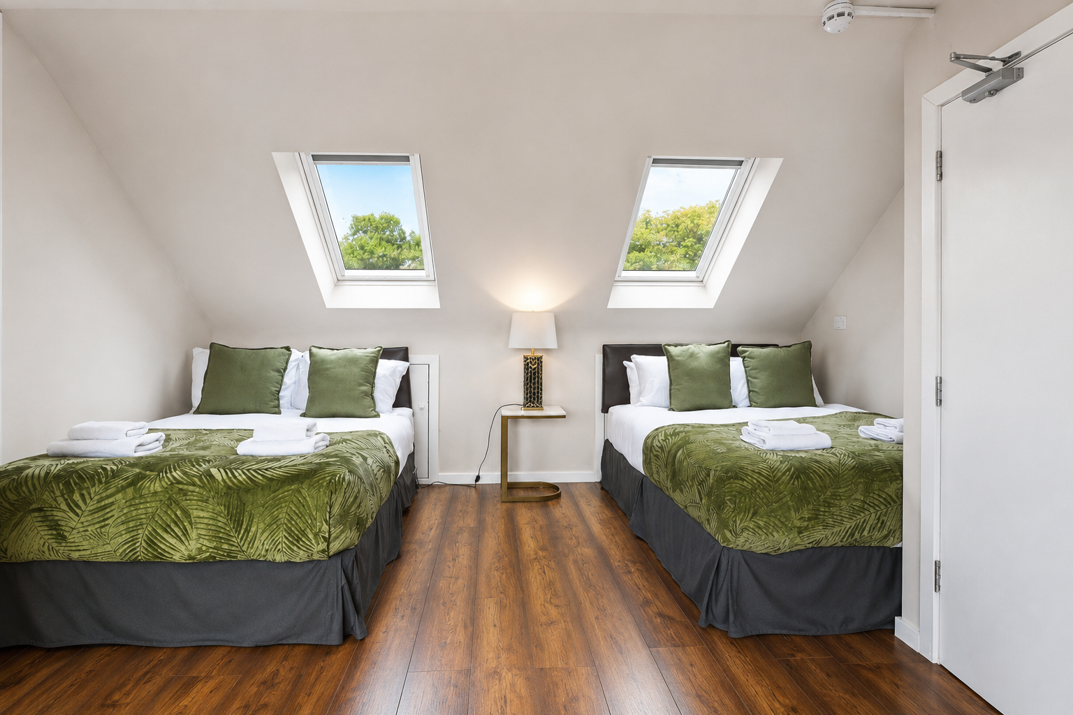 Greenford Short Let Rentals | Spacious 3 Bedroom Apartment Book-a-spacious-3-bed-short-let-in-Greenford,-ideal-for-corporate-stays,-contractors,-families-and-extended-London-visits.