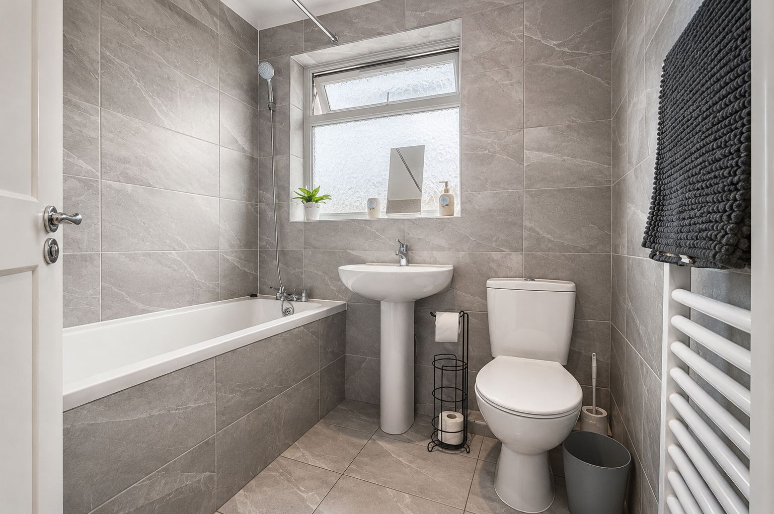 Greenford Short Let Rentals | Spacious 3 Bedroom Apartment Book-a-spacious-3-bed-short-let-in-Greenford,-ideal-for-corporate-stays,-contractors,-families-and-extended-London-visits.
