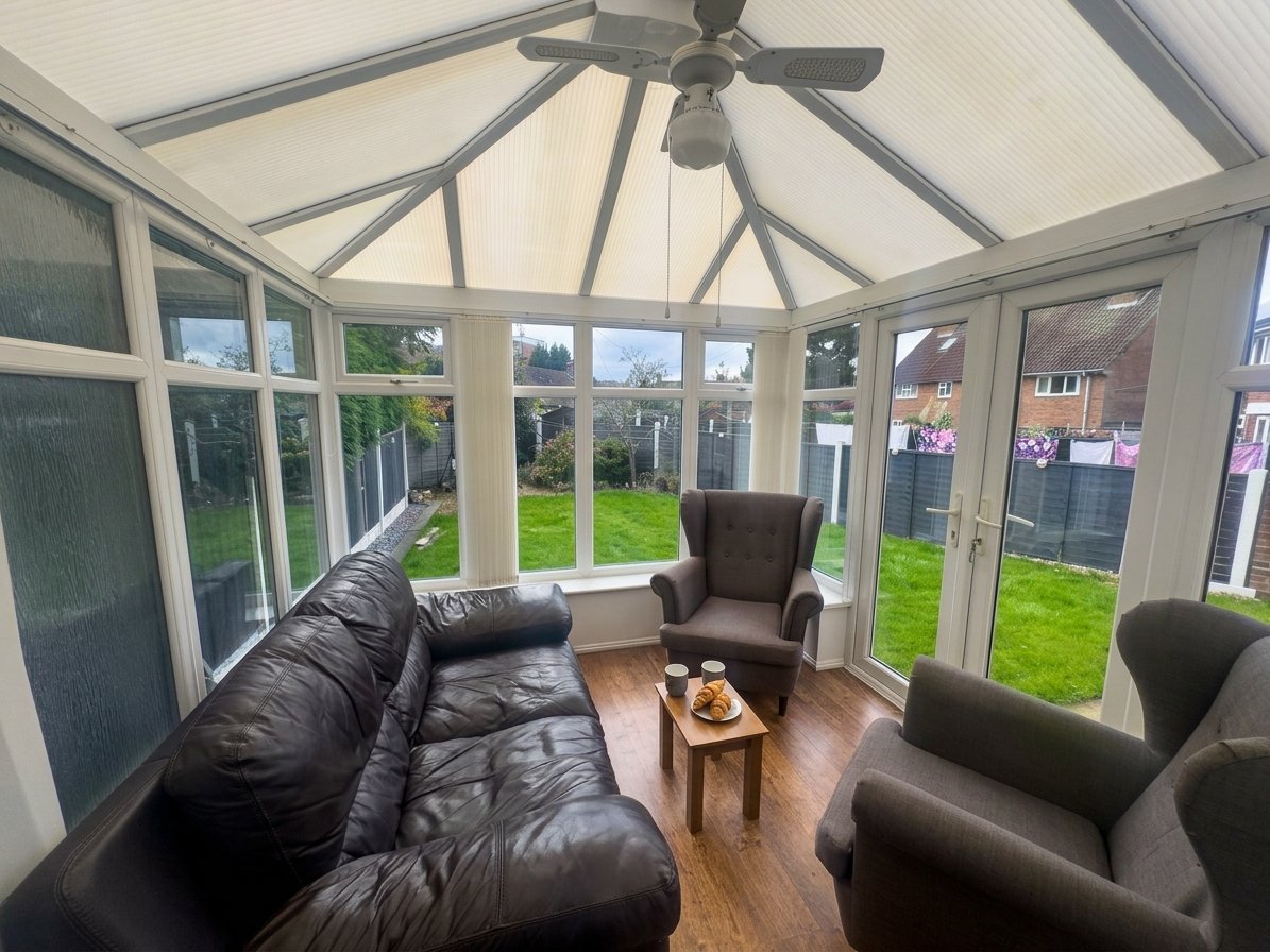 Pet Friendly Accommodation Birmingham | Drake Road House Pet-friendly-accommodation-in-Birmingham:-This-holiday-home-sleeps-ten-guests-in-Walsall-with-free-parking-and-four-bedrooms.-Book-today.