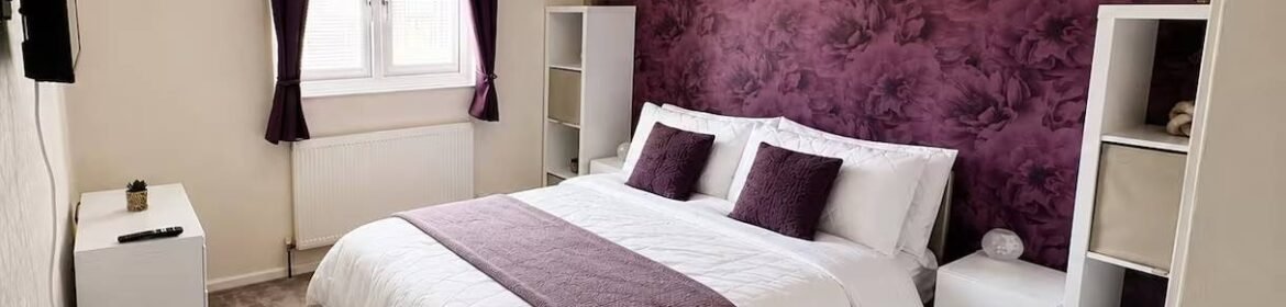 Accommodation Waltham Abbey | Gant Court 2-Bed House Accommodation in Waltham Abbey at Gant Court. 2-bed house for 4 guests with garden, free parking, and easy access to Lee Valley Park.