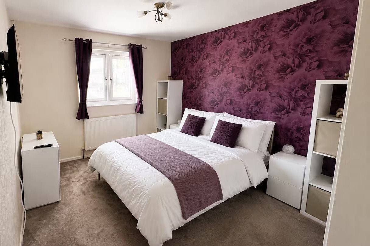 Accommodation Waltham Abbey | Gant Court 2-Bed House Accommodation-in-Waltham-Abbey-at-Gant-Court.-2-bed-house-for-4-guests-with-garden,-free-parking,-and-easy-access-to-Lee-Valley-Park.
