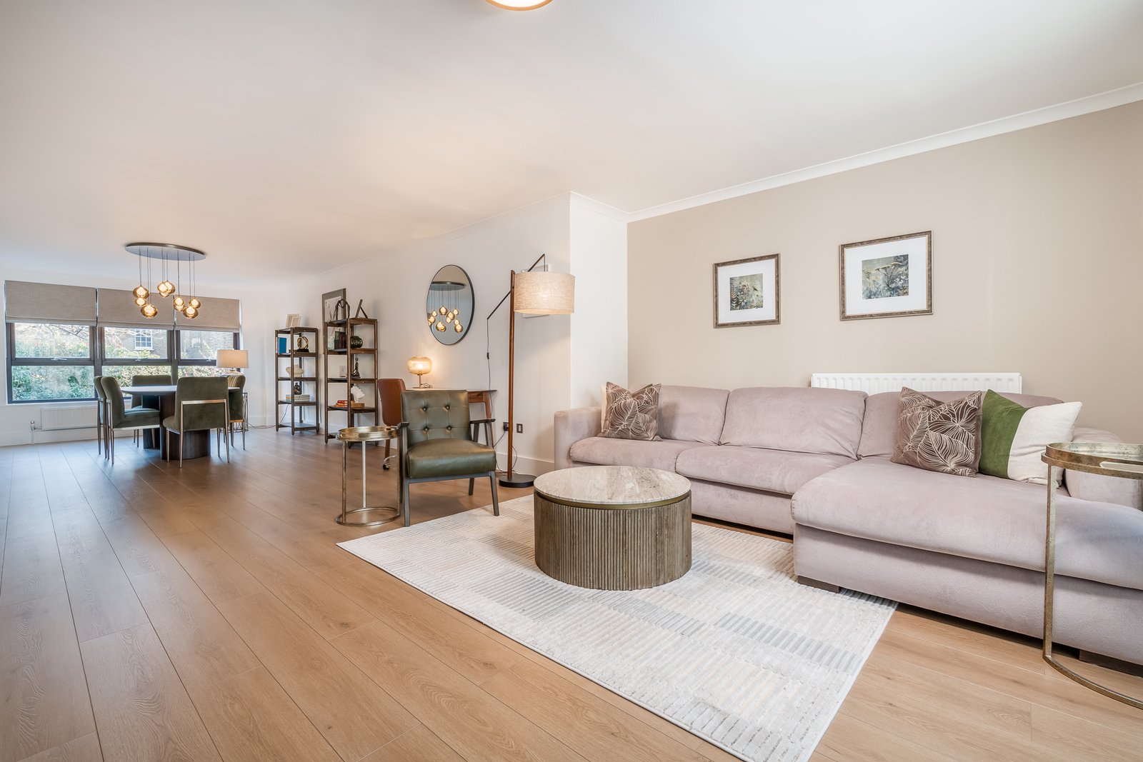 Book short let rentals in Kensington, London. Enjoy 1, 2, 3 and three-bedroom serviced apartments with kitchen, WiFi, aircon & 24-hour reception.