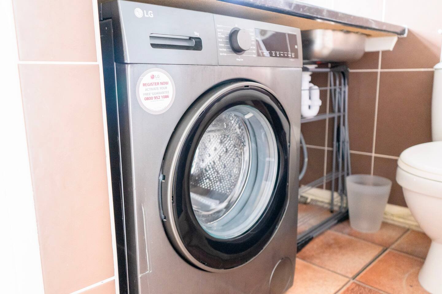 Pet Friendly Accommodation Birmingham | Drake Road House Pet-friendly-accommodation-in-Birmingham:-This-holiday-home-sleeps-ten-guests-in-Walsall-with-free-parking-and-four-bedrooms.-Book-today.