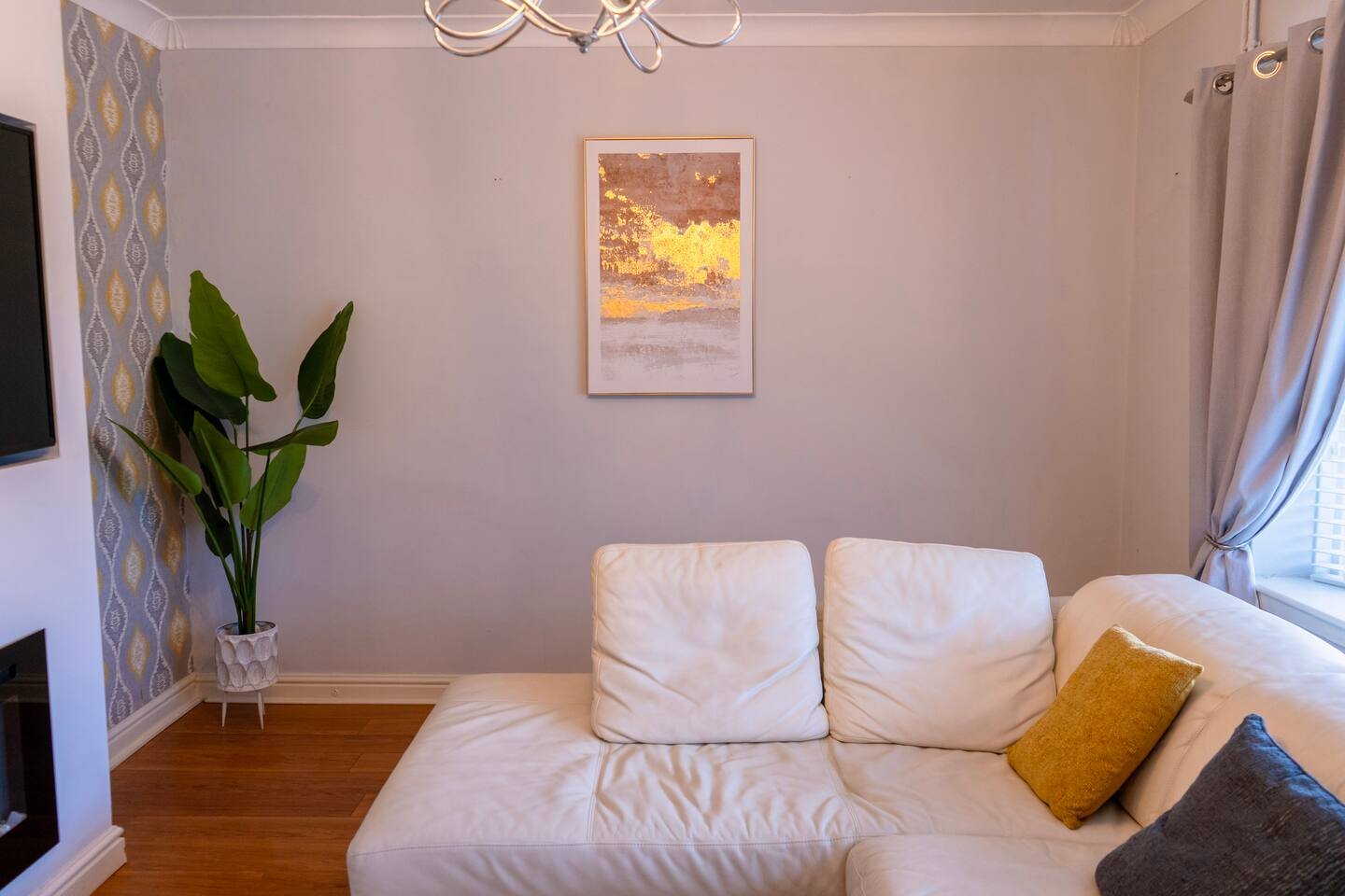 Pet Friendly Accommodation Birmingham | Drake Road House Pet-friendly-accommodation-in-Birmingham:-This-holiday-home-sleeps-ten-guests-in-Walsall-with-free-parking-and-four-bedrooms.-Book-today.