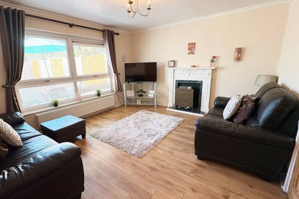 Accommodation Waltham Abbey | Gant Court 2-Bed House Accommodation-in-Waltham-Abbey-at-Gant-Court.-2-bed-house-for-4-guests-with-garden,-free-parking,-and-easy-access-to-Lee-Valley-Park.