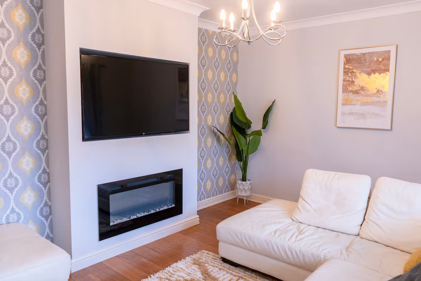 Pet Friendly Accommodation Birmingham | Drake Road House Pet-friendly-accommodation-in-Birmingham:-This-holiday-home-sleeps-ten-guests-in-Walsall-with-free-parking-and-four-bedrooms.-Book-today.
