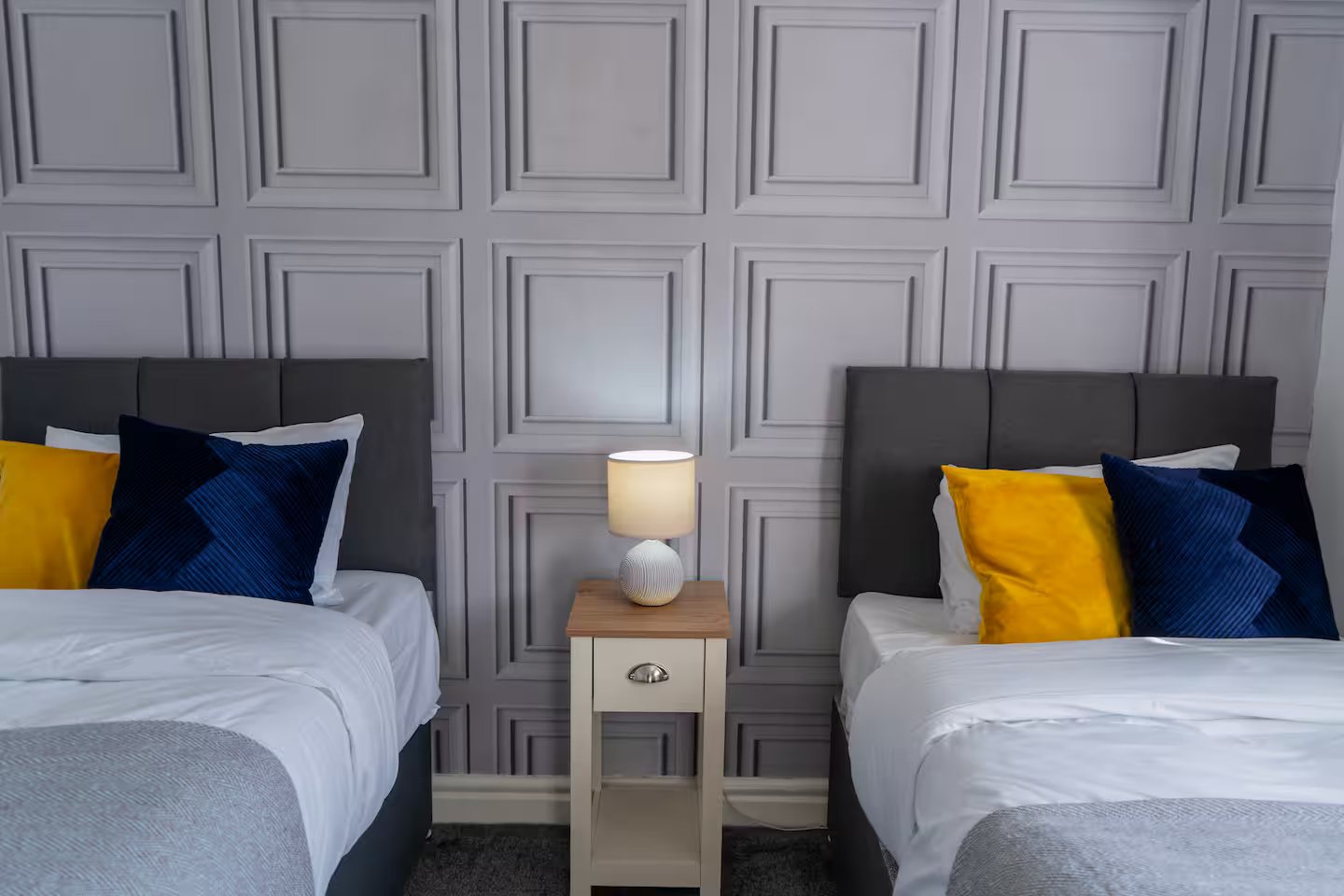 Pet Friendly Accommodation Birmingham | Drake Road House Pet-friendly-accommodation-in-Birmingham:-This-holiday-home-sleeps-ten-guests-in-Walsall-with-free-parking-and-four-bedrooms.-Book-today.