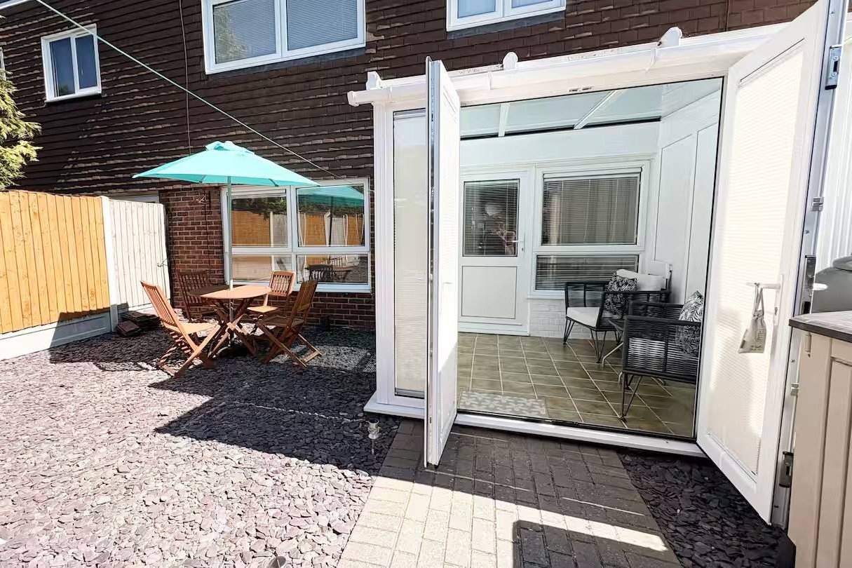 Accommodation Waltham Abbey | Gant Court 2-Bed House Accommodation-in-Waltham-Abbey-at-Gant-Court.-2-bed-house-for-4-guests-with-garden,-free-parking,-and-easy-access-to-Lee-Valley-Park.