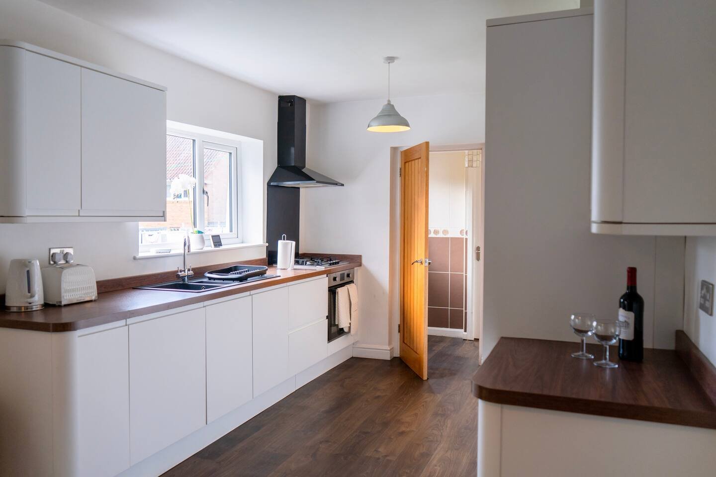 Pet Friendly Accommodation Birmingham | Drake Road House Pet-friendly-accommodation-in-Birmingham:-This-holiday-home-sleeps-ten-guests-in-Walsall-with-free-parking-and-four-bedrooms.-Book-today.