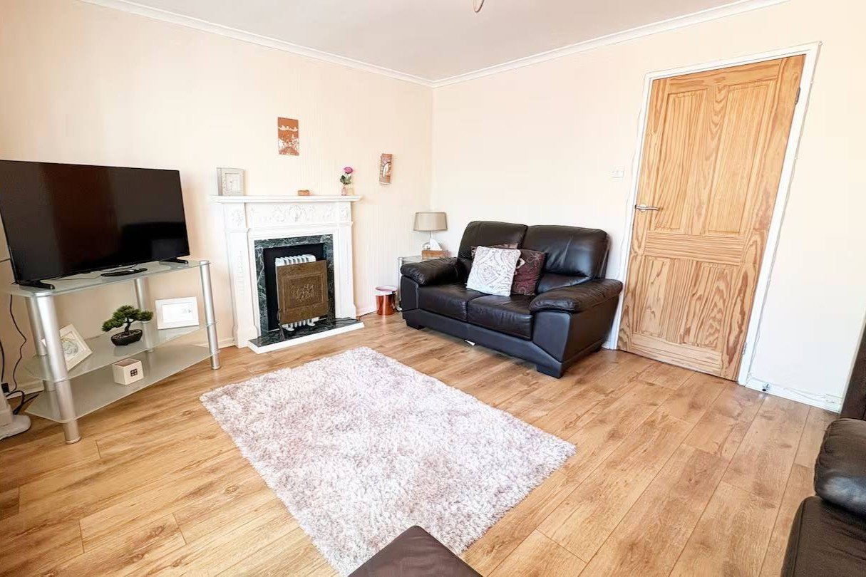 Accommodation Waltham Abbey | Gant Court 2-Bed House Accommodation-in-Waltham-Abbey-at-Gant-Court.-2-bed-house-for-4-guests-with-garden,-free-parking,-and-easy-access-to-Lee-Valley-Park.