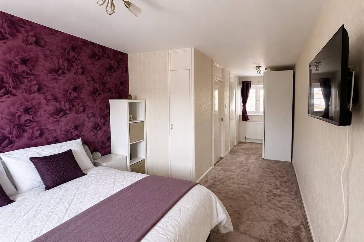 Accommodation Waltham Abbey | Gant Court 2-Bed House Accommodation-in-Waltham-Abbey-at-Gant-Court.-2-bed-house-for-4-guests-with-garden,-free-parking,-and-easy-access-to-Lee-Valley-Park.