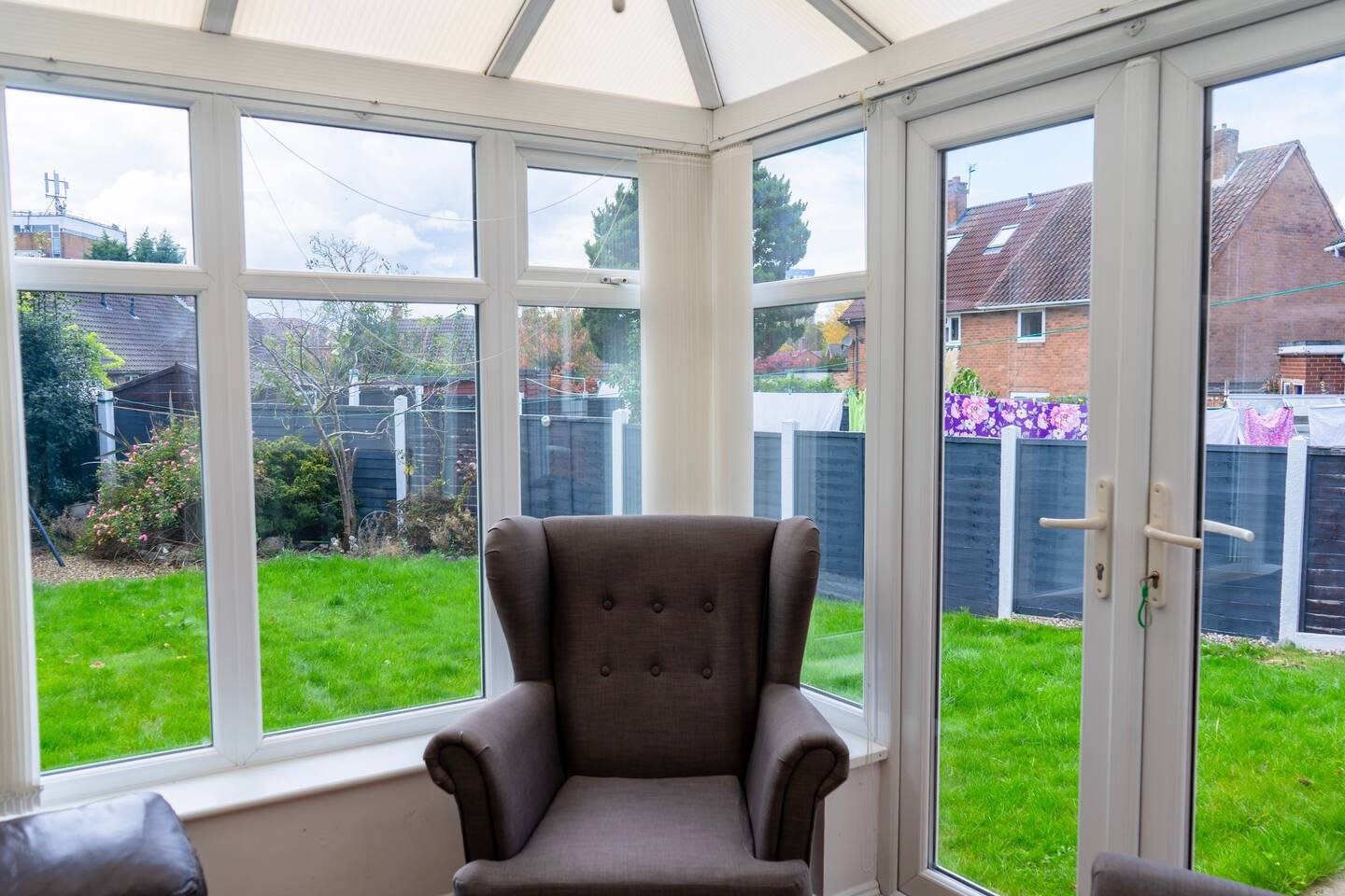 Pet Friendly Accommodation Birmingham | Drake Road House Pet-friendly-accommodation-in-Birmingham:-This-holiday-home-sleeps-ten-guests-in-Walsall-with-free-parking-and-four-bedrooms.-Book-today.