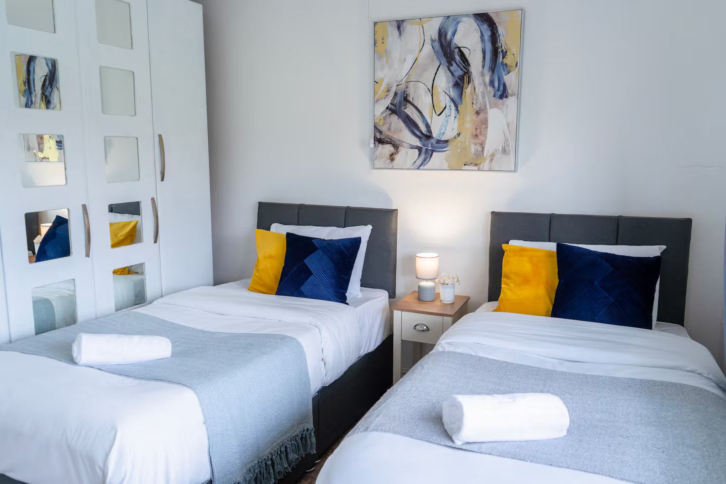 Pet Friendly Accommodation Birmingham | Drake Road House Pet-friendly-accommodation-in-Birmingham:-This-holiday-home-sleeps-ten-guests-in-Walsall-with-free-parking-and-four-bedrooms.-Book-today.