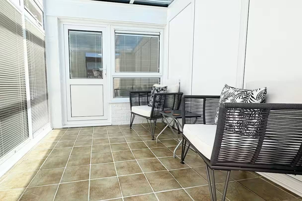 Accommodation Waltham Abbey | Gant Court 2-Bed House Accommodation-in-Waltham-Abbey-at-Gant-Court.-2-bed-house-for-4-guests-with-garden,-free-parking,-and-easy-access-to-Lee-Valley-Park.