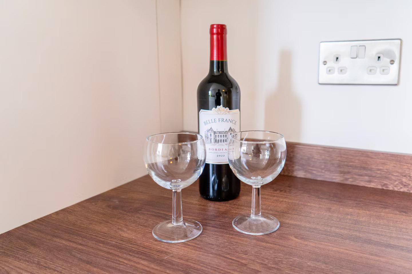 Pet Friendly Accommodation Birmingham | Drake Road House Pet-friendly-accommodation-in-Birmingham:-This-holiday-home-sleeps-ten-guests-in-Walsall-with-free-parking-and-four-bedrooms.-Book-today.