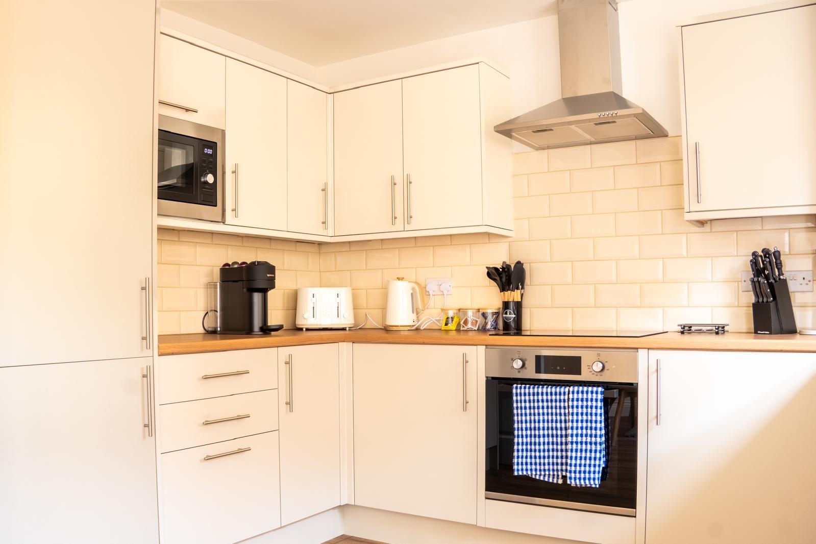 Short Let Accommodation Birmingham | West Bromwich Home Find-short-let-accommodation-near-Birmingham-at-West-Bromwich-Home.-A-convenient-holiday-apartment-in-the-West-Midlands.