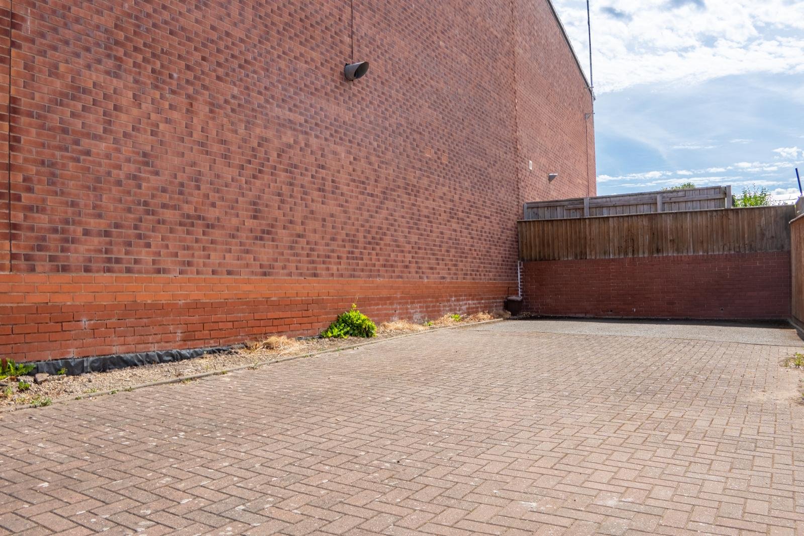 Short Let Accommodation Birmingham | West Bromwich Home Find-short-let-accommodation-near-Birmingham-at-West-Bromwich-Home.-A-convenient-holiday-apartment-in-the-West-Midlands.