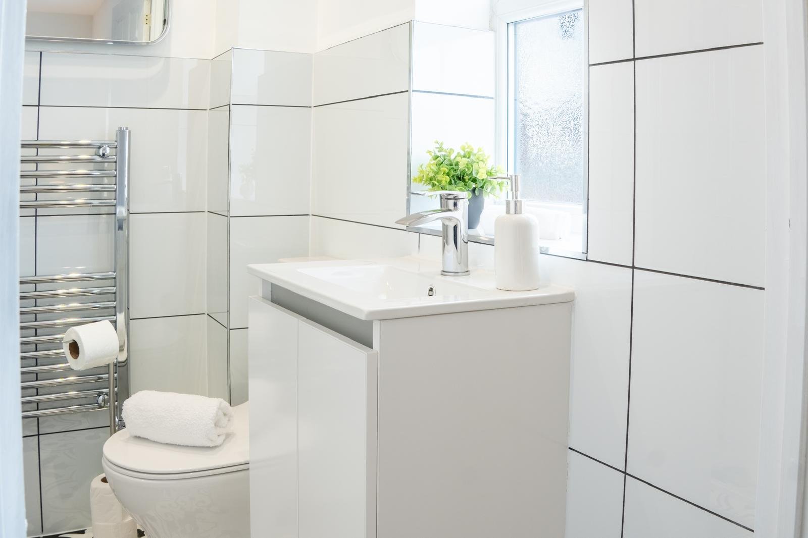 Short Let Accommodation Birmingham | West Bromwich Home Find-short-let-accommodation-near-Birmingham-at-West-Bromwich-Home.-A-convenient-holiday-apartment-in-the-West-Midlands.
