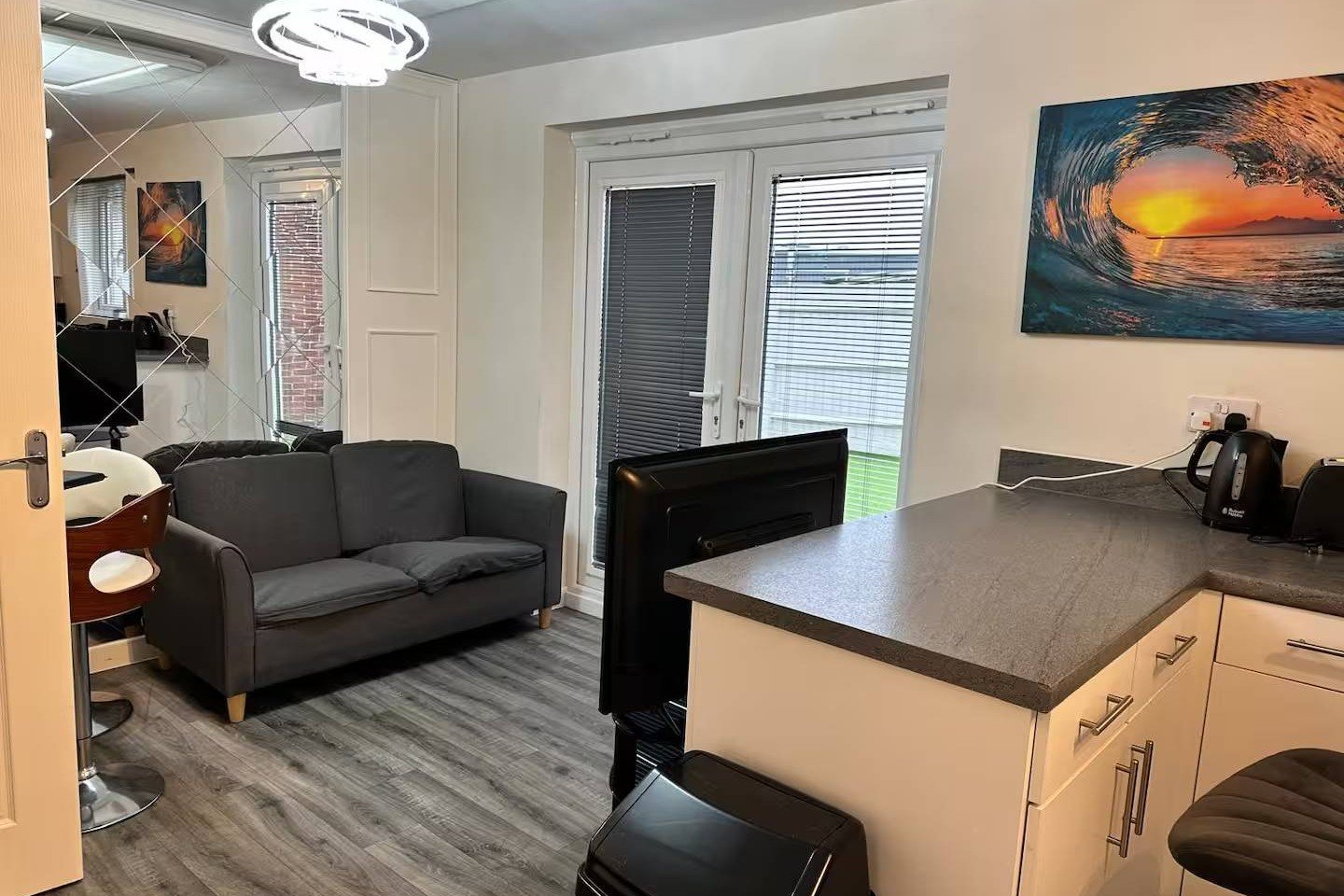 Holiday Home Wolverhampton | Goodwood Drive 4-Bed House Holiday-home-in-Wolverhampton-at-Goodwood-Drive.-4-bedroom-house-for-7-guests-with-free-parking,-pet-friendly-stay,-and-easy-access-to-Wolverhampton.