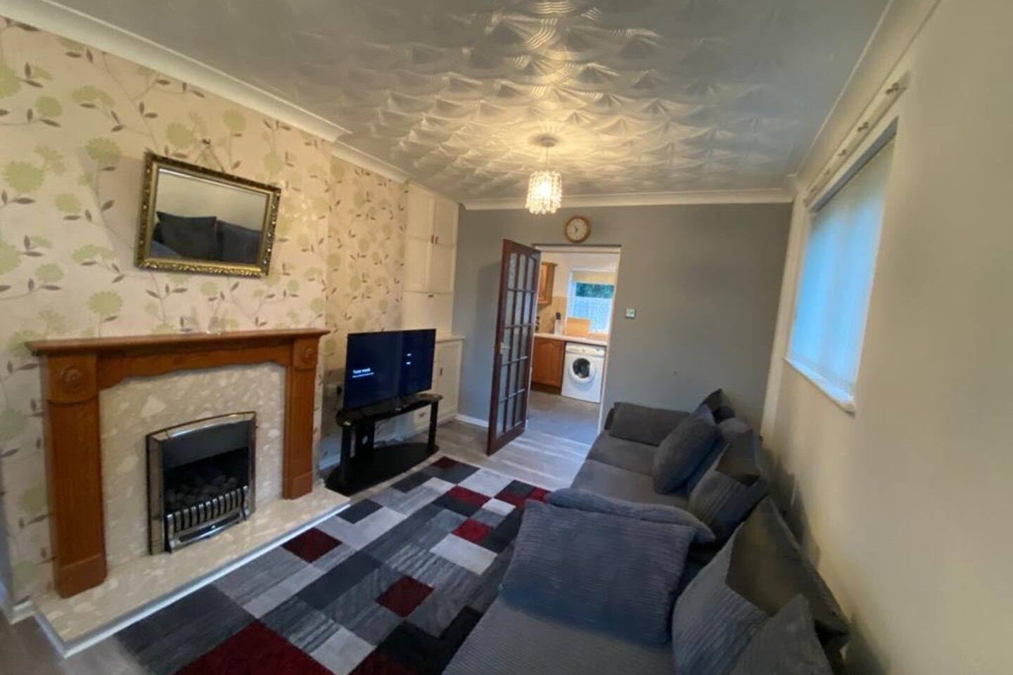 Serviced Apartments Doncaster UK | 4-Bed Holiday Home Book-a-Doncaster-holiday-let-for-up-to-8-guests.-Enjoy-four-bedrooms,-free-parking,-a-garage-&-pet-friendly-accommodation-in-South-Yorkshire.