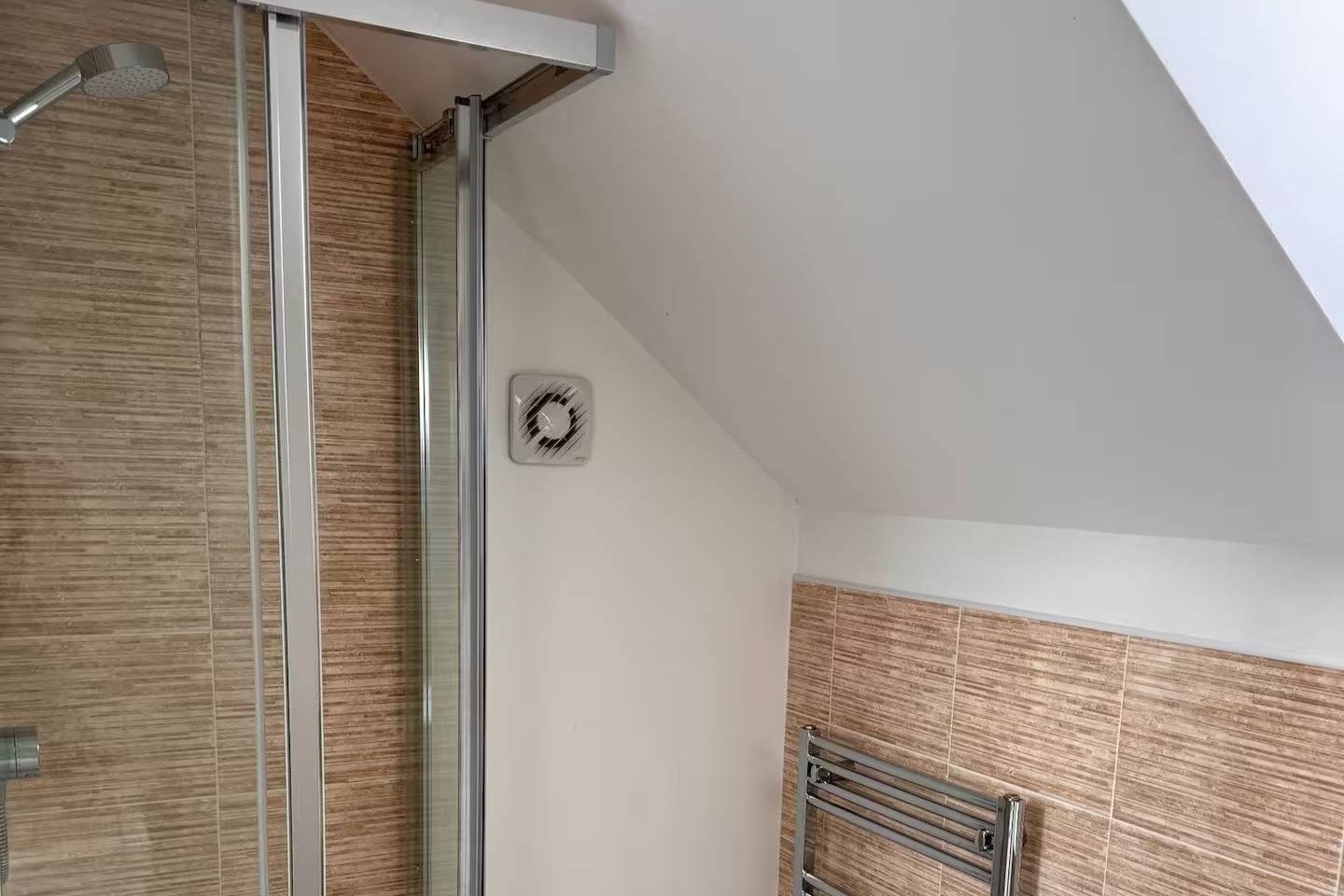 Holiday Let Coventry | Large Short Let Apartment with Parking Book-the-best-holiday-let-in-Coventry-with-parking.-This-pet-friendly-accommodation-has-a-private-garden-and-is-available-for-weekly-rentals