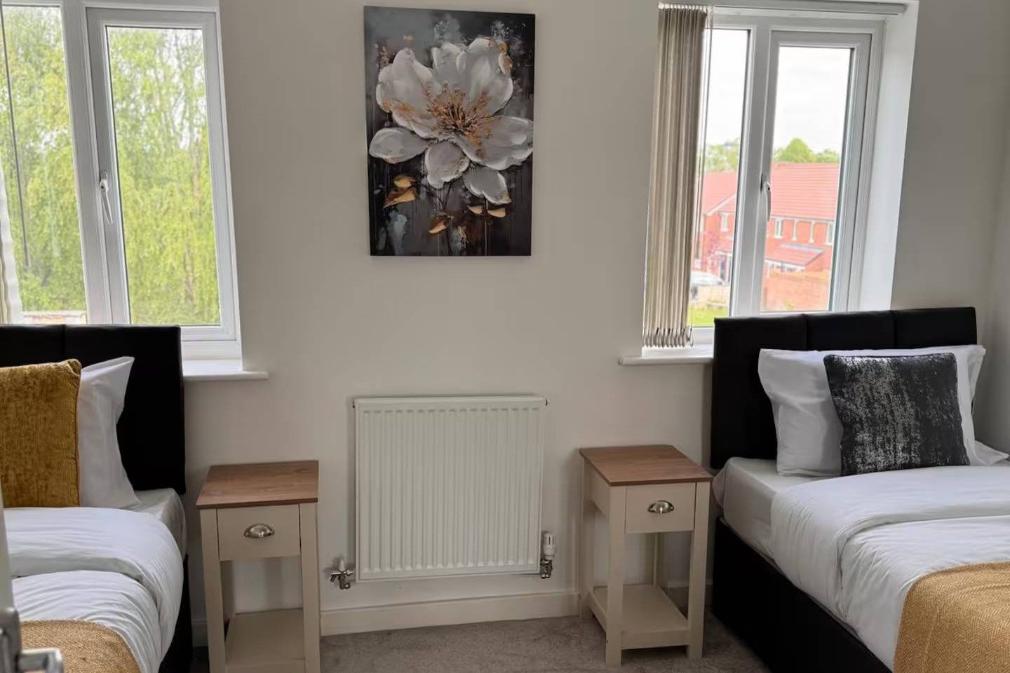 Holiday Let Coventry | Large Short Let Apartment with Parking Book-the-best-holiday-let-in-Coventry-with-parking.-This-pet-friendly-accommodation-has-a-private-garden-and-is-available-for-weekly-rentals