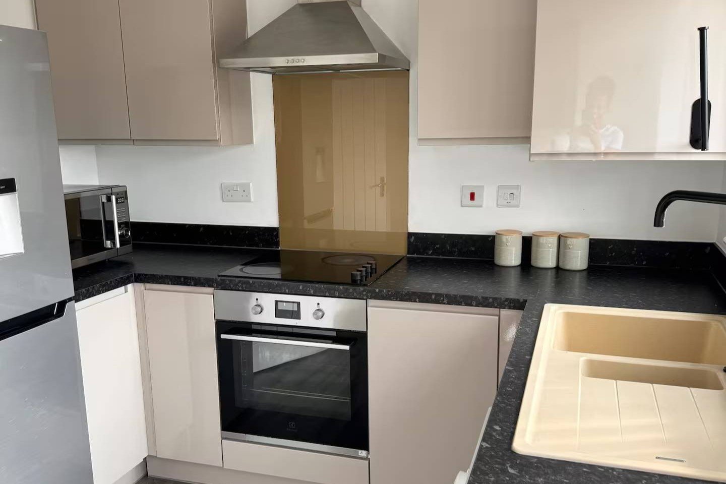 Holiday Let Coventry | Large Short Let Apartment with Parking Book-the-best-holiday-let-in-Coventry-with-parking.-This-pet-friendly-accommodation-has-a-private-garden-and-is-available-for-weekly-rentals