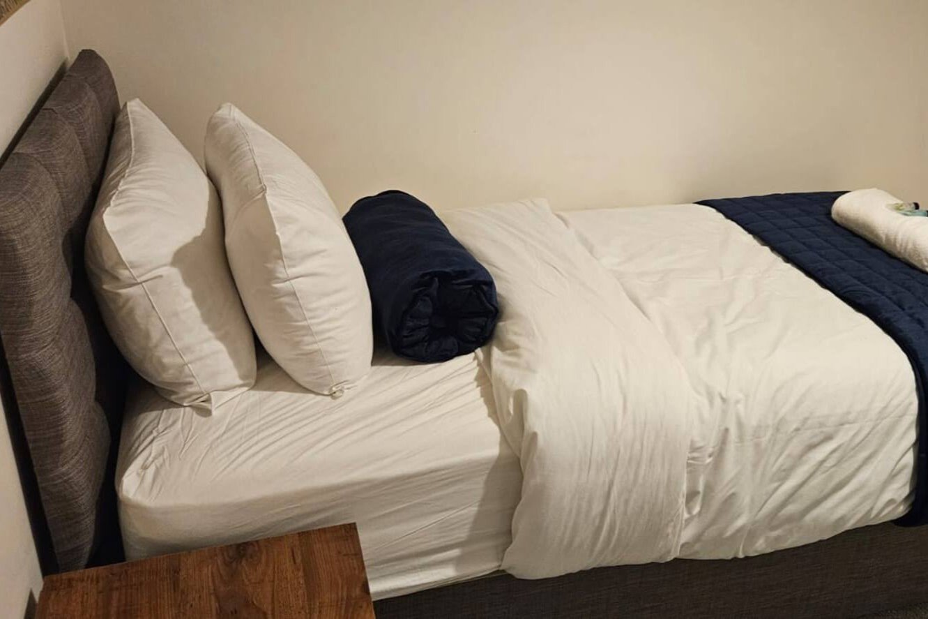 Holiday Home Wolverhampton | Goodwood Drive 4-Bed House Holiday-home-in-Wolverhampton-at-Goodwood-Drive.-4-bedroom-house-for-7-guests-with-free-parking,-pet-friendly-stay,-and-easy-access-to-Wolverhampton.