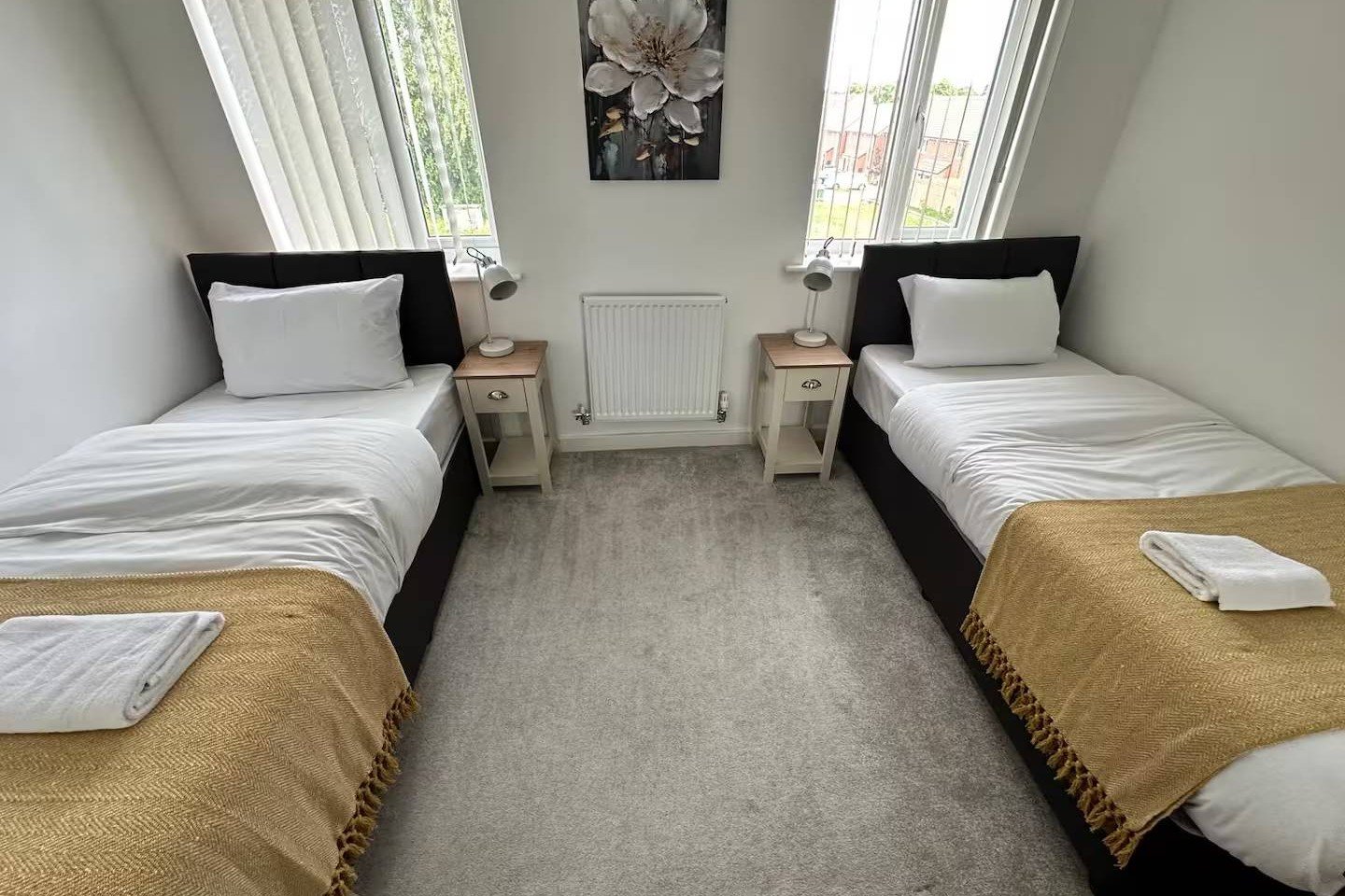 Holiday Let Coventry | Large Short Let Apartment with Parking Book-the-best-holiday-let-in-Coventry-with-parking.-This-pet-friendly-accommodation-has-a-private-garden-and-is-available-for-weekly-rentals
