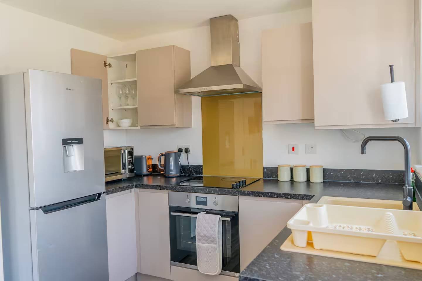 Holiday Let Coventry | Large Short Let Apartment with Parking Book-the-best-holiday-let-in-Coventry-with-parking.-This-pet-friendly-accommodation-has-a-private-garden-and-is-available-for-weekly-rentals