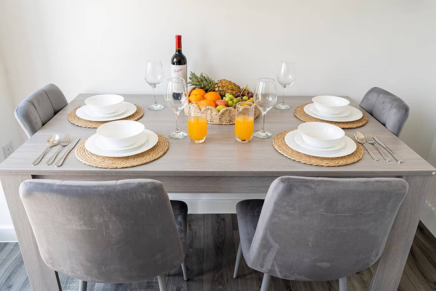 Holiday Let Coventry | Large Short Let Apartment with Parking Book-the-best-holiday-let-in-Coventry-with-parking.-This-pet-friendly-accommodation-has-a-private-garden-and-is-available-for-weekly-rentals