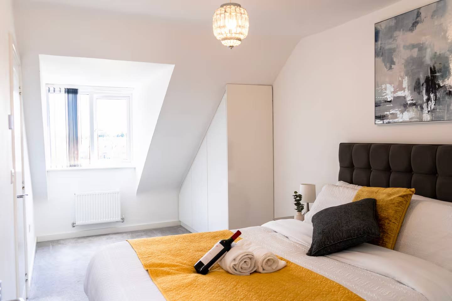 Holiday Let Coventry | Large Short Let Apartment with Parking Book-the-best-holiday-let-in-Coventry-with-parking.-This-pet-friendly-accommodation-has-a-private-garden-and-is-available-for-weekly-rentals