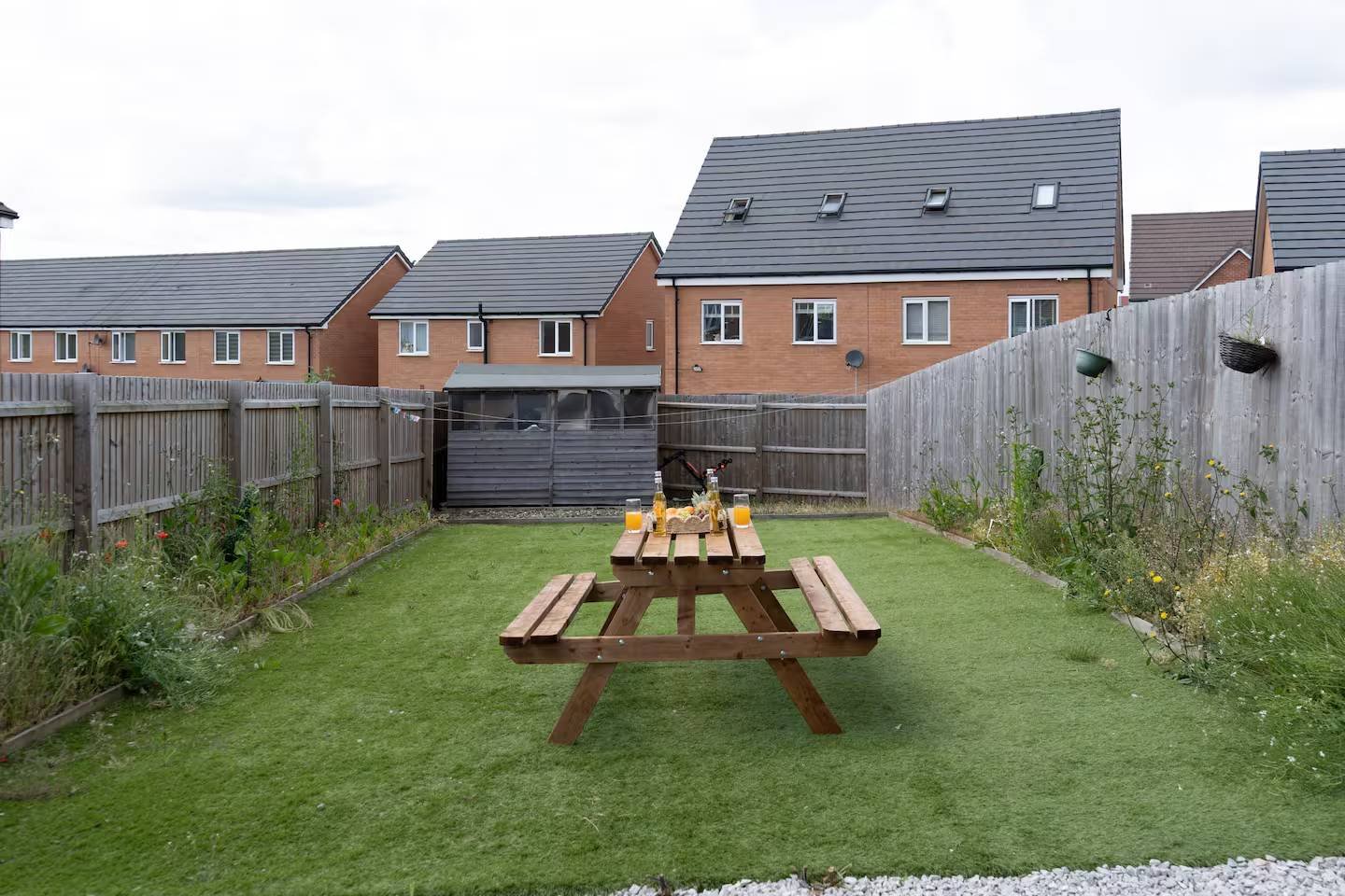 Holiday Let Coventry | Large Short Let Apartment with Parking Book-the-best-holiday-let-in-Coventry-with-parking.-This-pet-friendly-accommodation-has-a-private-garden-and-is-available-for-weekly-rentals