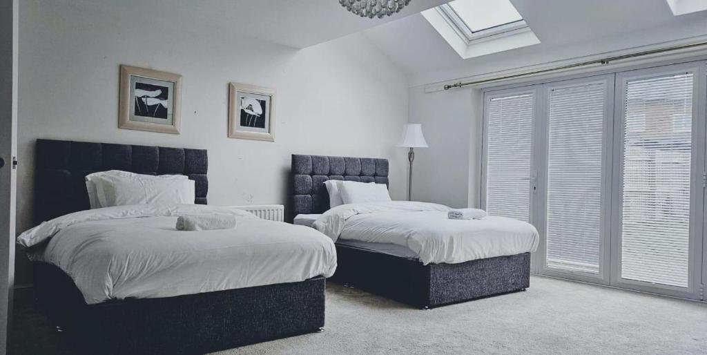 Short Lets Preston | Holiday Cottages in Lancashire for Rent Short-lets-in-Preston-with-parking-and-garden.-Book-furnished-holiday-cottages-in-Lancashire-for-weekly-and-monthly-rentals