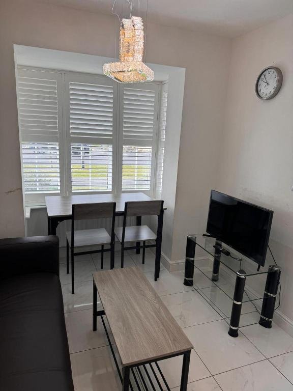 Short Lets Preston | Holiday Cottages in Lancashire for Rent Short-lets-in-Preston-with-parking-and-garden.-Book-furnished-holiday-cottages-in-Lancashire-for-weekly-and-monthly-rentals