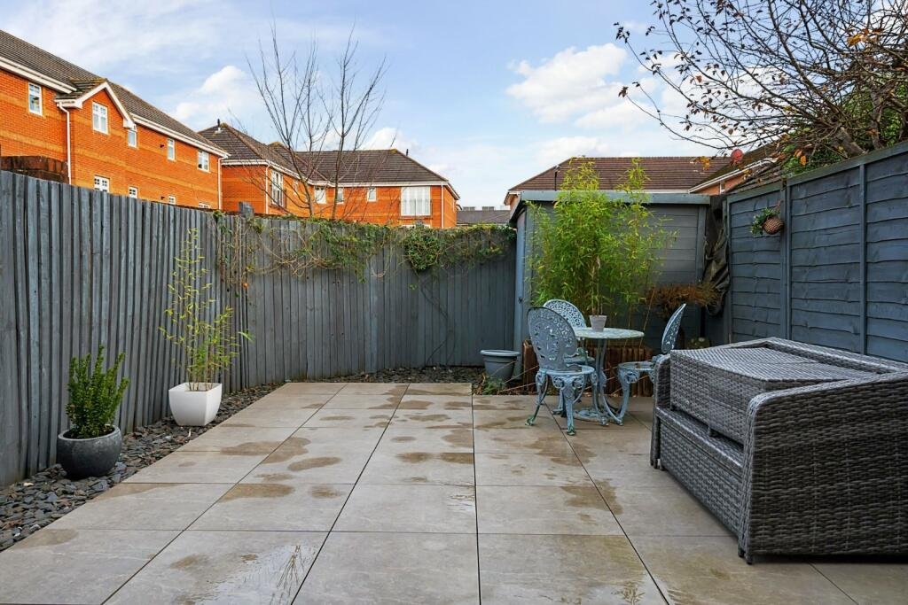 Accommodation Southampton Airport | Eastleigh Apartment Book-the-best-Accommodation-Southampton-Airport.-Our-furnished-short-let-apartments-near-the-airport-are-available-for-corporate-travellers