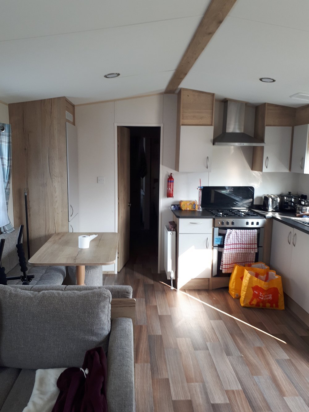 Beachfront Rentals in Kent | Seaside Holiday Park Apartments Beachfront-rentals-in-Kent-at-Seaside-Holiday-Park,-Dymchurch.-Family-friendly-3-bedroom-caravan-with-WiFi-close-to-Dymchurch-Beach